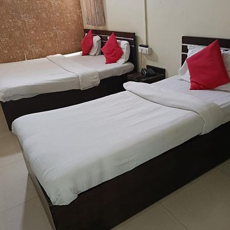 Hotel Mahati Indore Esterno foto