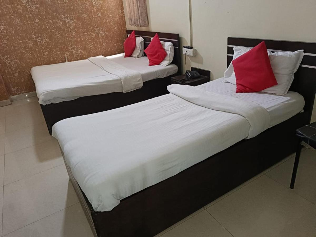 Hotel Mahati Indore Esterno foto